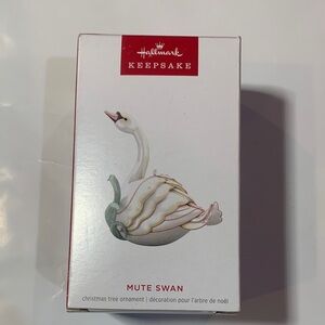 Hallmark Keepsake Graceful Swan Ornament - White and Cream